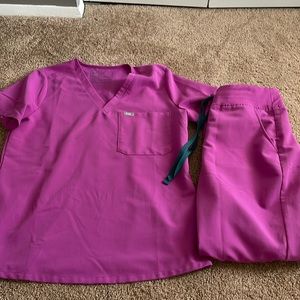 FIGS Bright Fuchsia Jogger Scrub Set